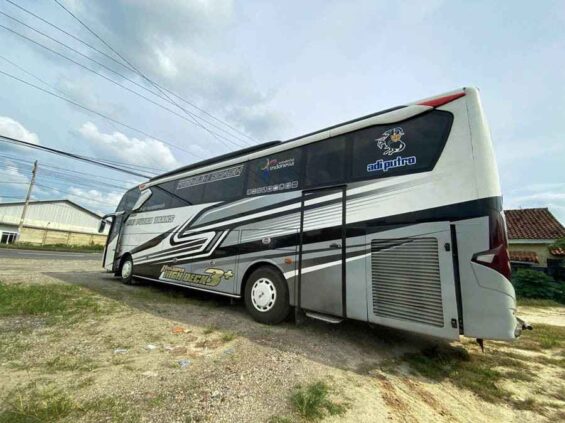 Bus pariwisata lampung ariputra trans